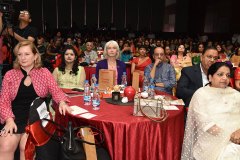 literary-award-giver-table