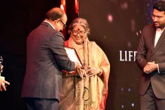 PAWAN-DHOOT-AND-PIYUSH-DHOOT-WINNER-NABANITA-DEV-SEN-10